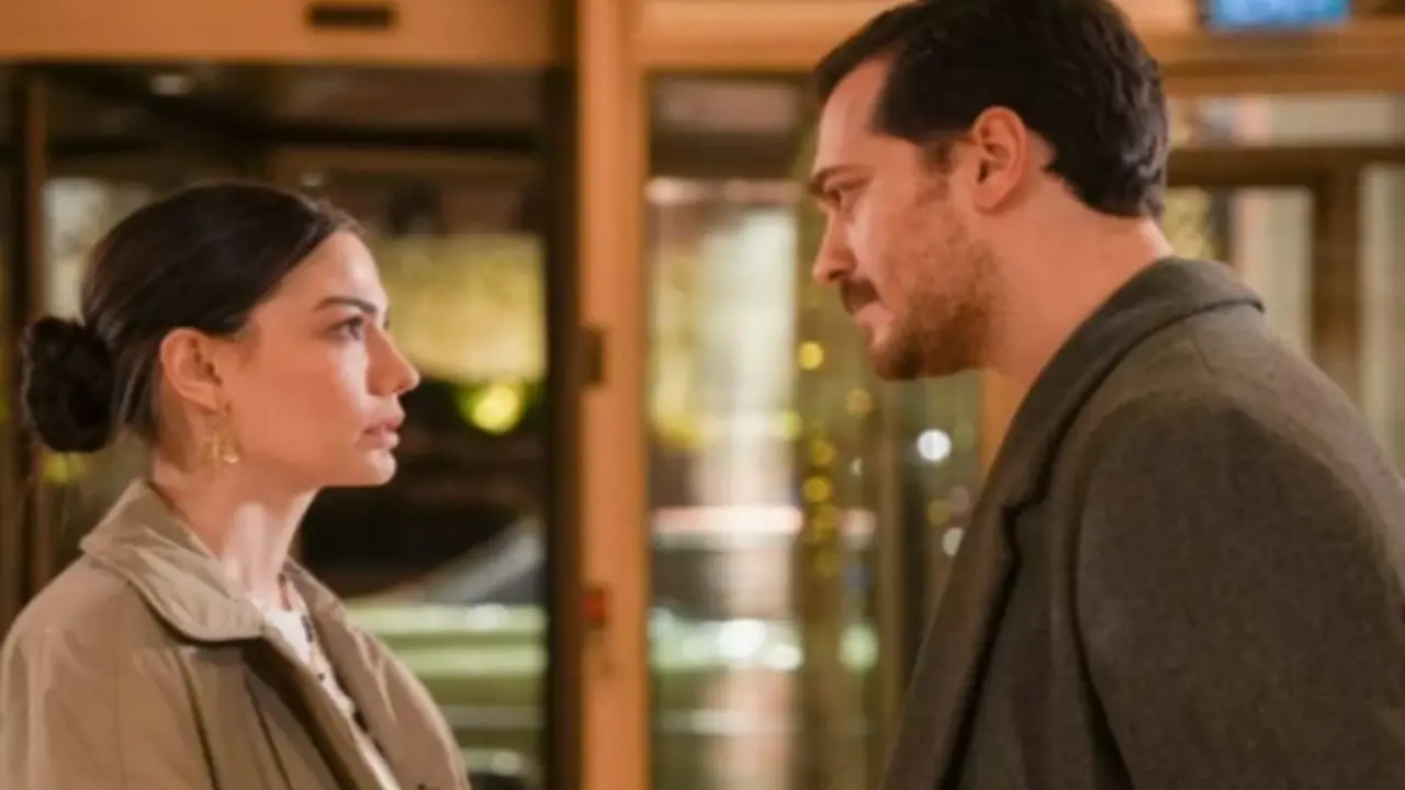 Demet Özdemir Hangi Mekanda Şarkı Söylüyor?