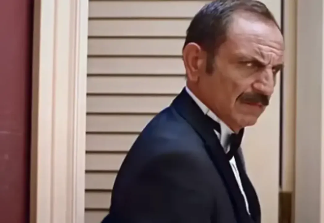 Kurtlar Vadisindeki Memati parfüm reklamında!