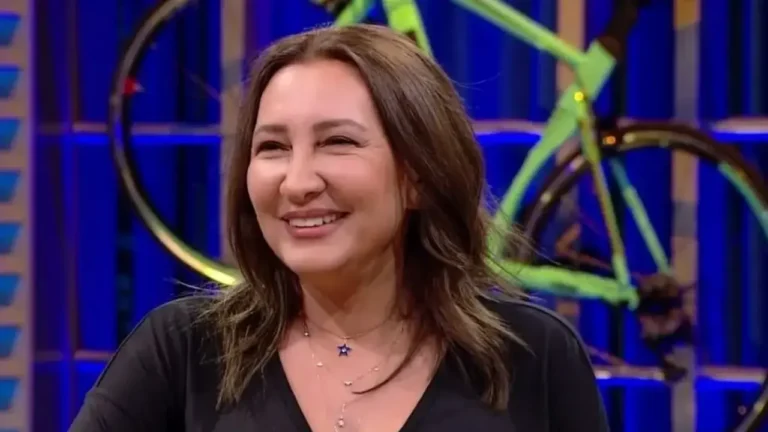 Ayşegül Günay Bereketli Topraklar Dizisinde Azize Bereketoğlu