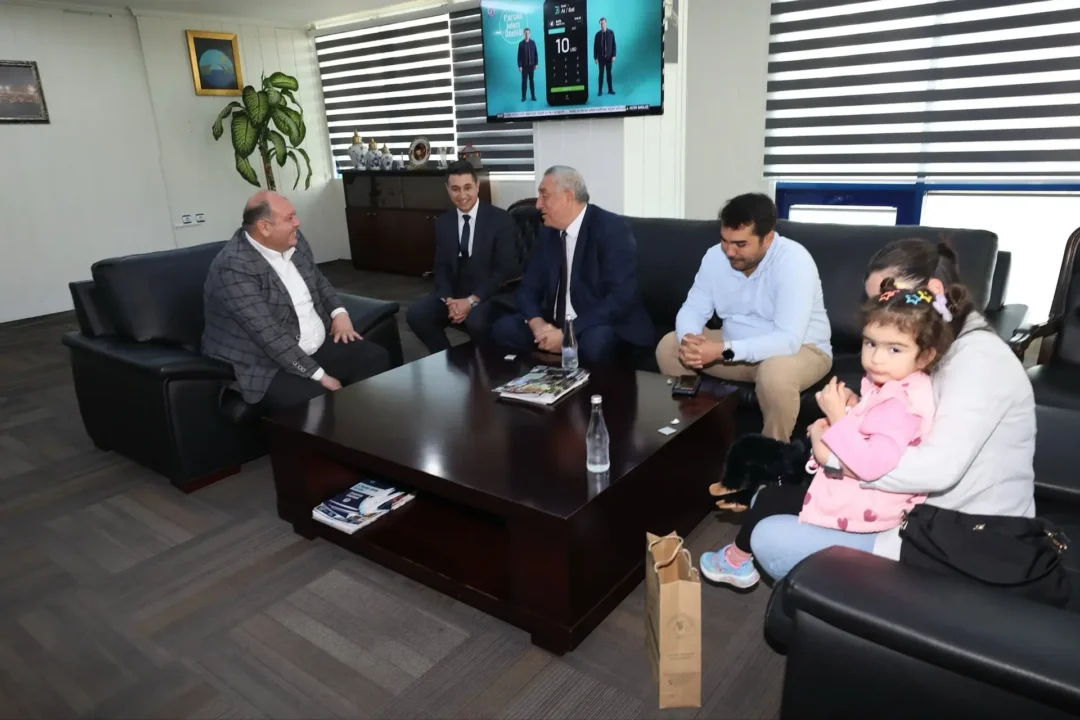 Menderes belediye başkanı İlkay Çiçek nurettin akbuğa’yı belediyede ağırladı