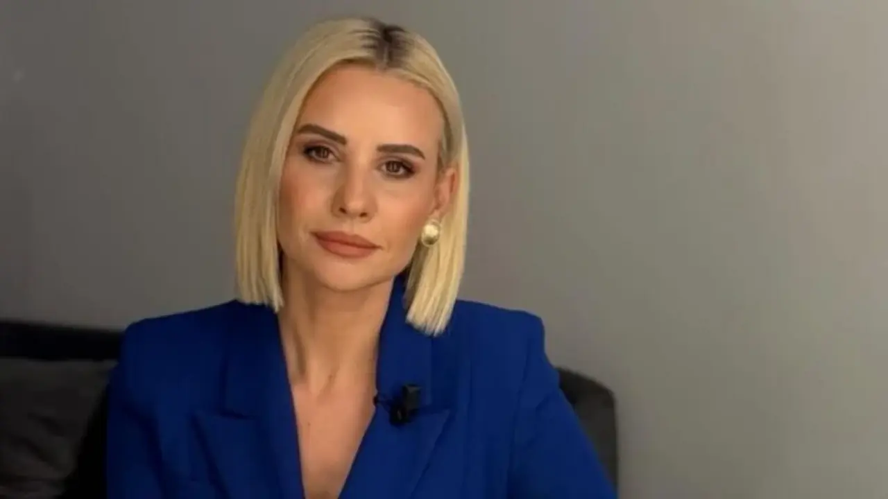 Esra Erol programda yaptığı açıklama sonrası izleyiciden özür diledi