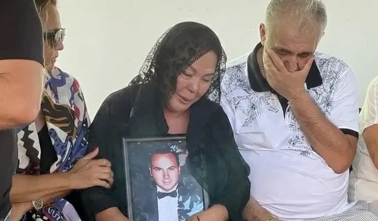 Safiye Soyman’ın Dinmeyen Evlat Acısı, Oğlu Harun Akaröz’ü Doğum Gününde Dualarla Andı