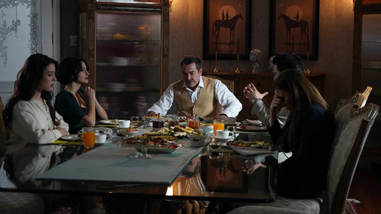 6989a965153f8f2c6b6237c3