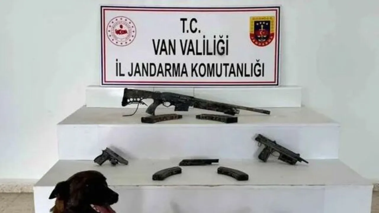 Van’da Dev Operasyon Başkale’de Uyuşturucu ve Silah Ele Geçirildi
