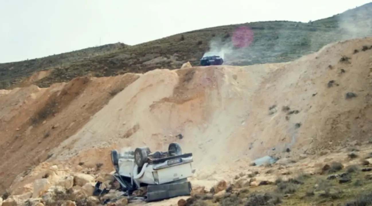 Uzak Şehir 50. bölüm fragmanı yayınlandı mı? Cihan uçurumdan düşüyor, Alya alevlerin ortasında kalıyor