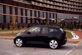 BMW-i3-Sedan-Goruntulendi-469-Beygir-Gucuyle-Yollara-Cikiyor-featured