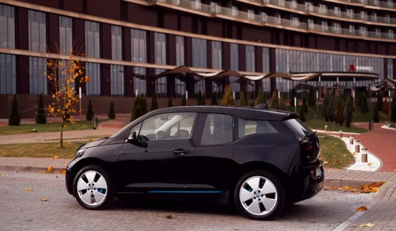 BMW i3 Sedan Görüntülendi: 469 Beygir Gücüyle Yollara Çıkıyor