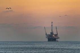 Petrol-100-Dolari-Asti-Altin-Fiyatlarinda-Dusus-Devam-Ediyor-featured
