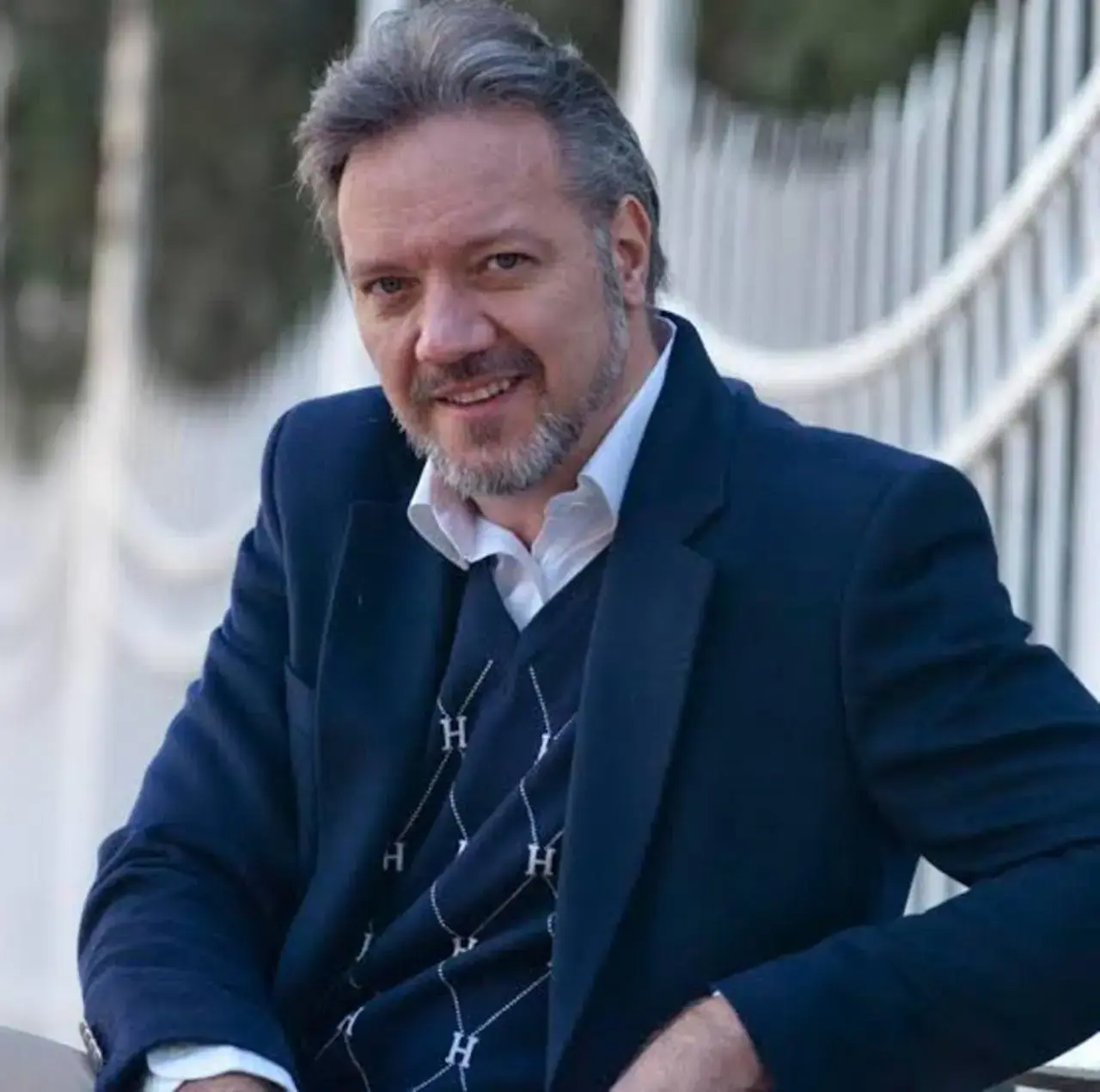 Murat Serezli Arka Sokaklar dizisine emekli başsavcı Fevzi karakteriyle katılıyor