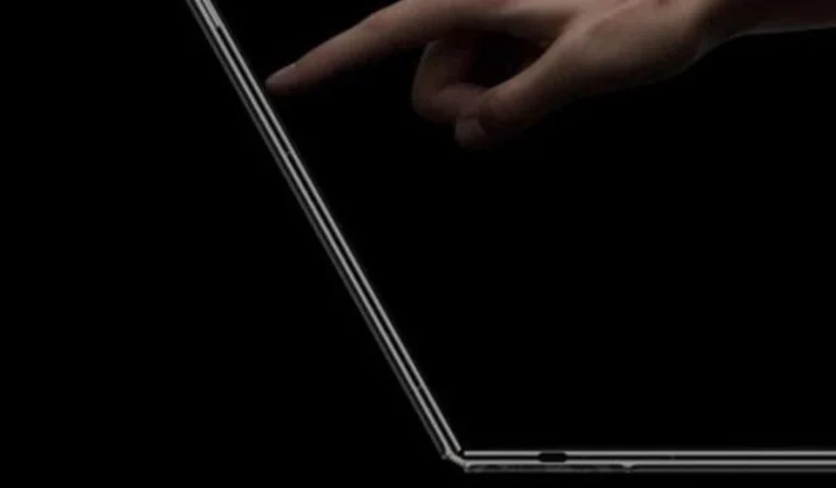 Apple katlanabilir iPhone ve dokunmatik MacBook geliştirebilir
