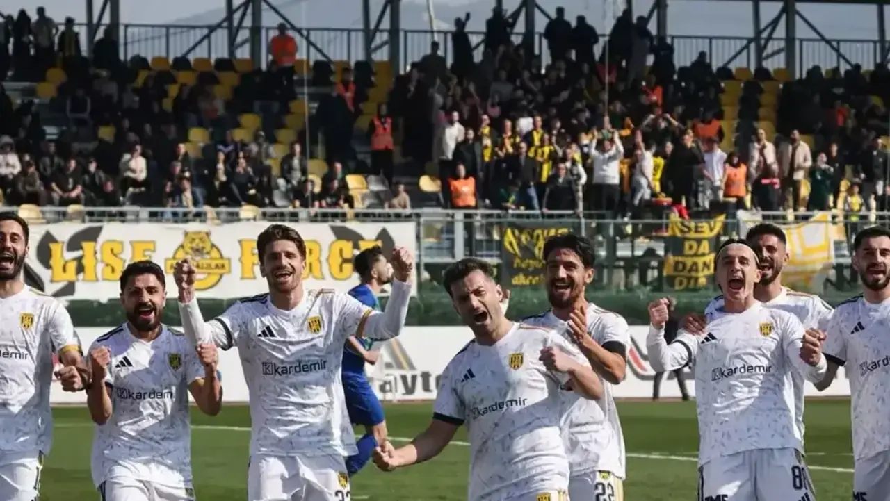 Aliağa FK sahasında Menemen FK karşısında 5-0 galip geldi