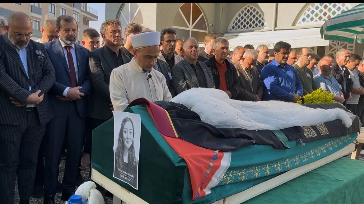 Bursa’da katledilen avukat Hatice Kocaefe son yolculuğuna uğurlandı - TV de Bugün İnternet Haberleri