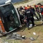Diyarbakır Lice'de yolcu otobüsü devrildi