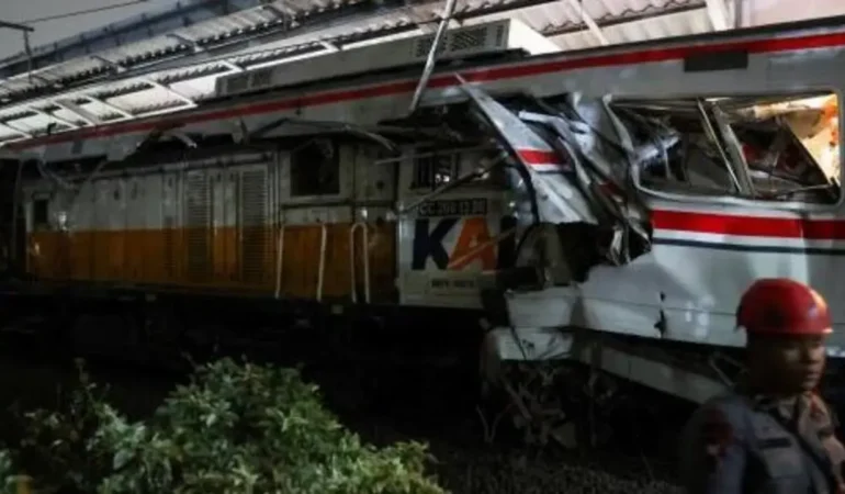 Endonezya’daki tren kazasında feci bilanço, 4 ölü, 38 yaralı