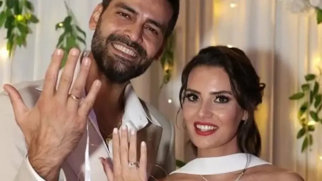 Ünlü oyuncular Erkan Meriç ve Yağmur Öztürk dünyaevine girdi