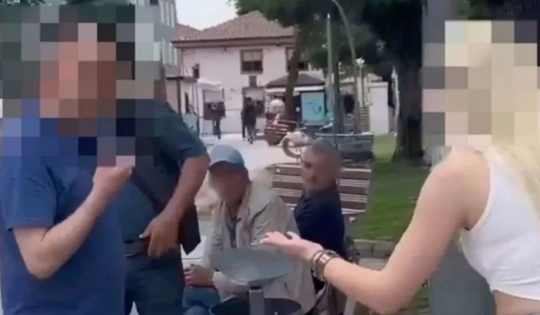 Kastamonu’da sokak ortasında yaşlı adam ve genç kadın kavgası