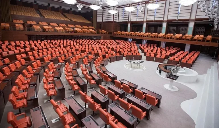 Meclis’ten Aidat Hamlesi, Fahiş Zamlar İçin 5 Madde Onaylandı