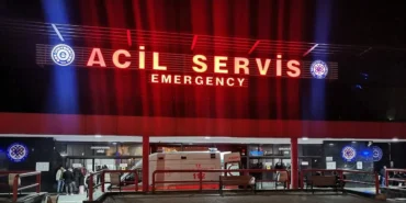 Parkta-Bicakli-Dehset-2-Yasindaki-Samet-Bogazindan-Yaralandi-featured