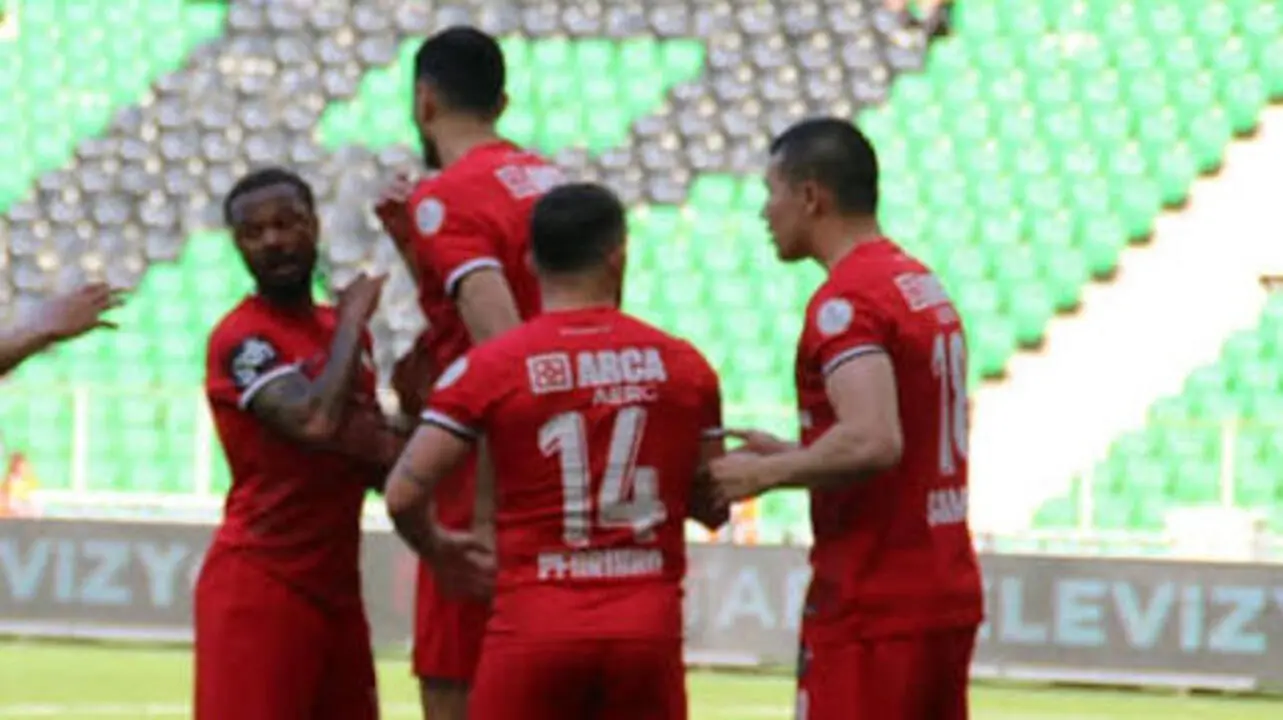 Ligde Şok Skor! Sakaryaspor Çorum FK Maçında O Ezber Bozan Hamle - TV de Bugün İnternet Haberleri