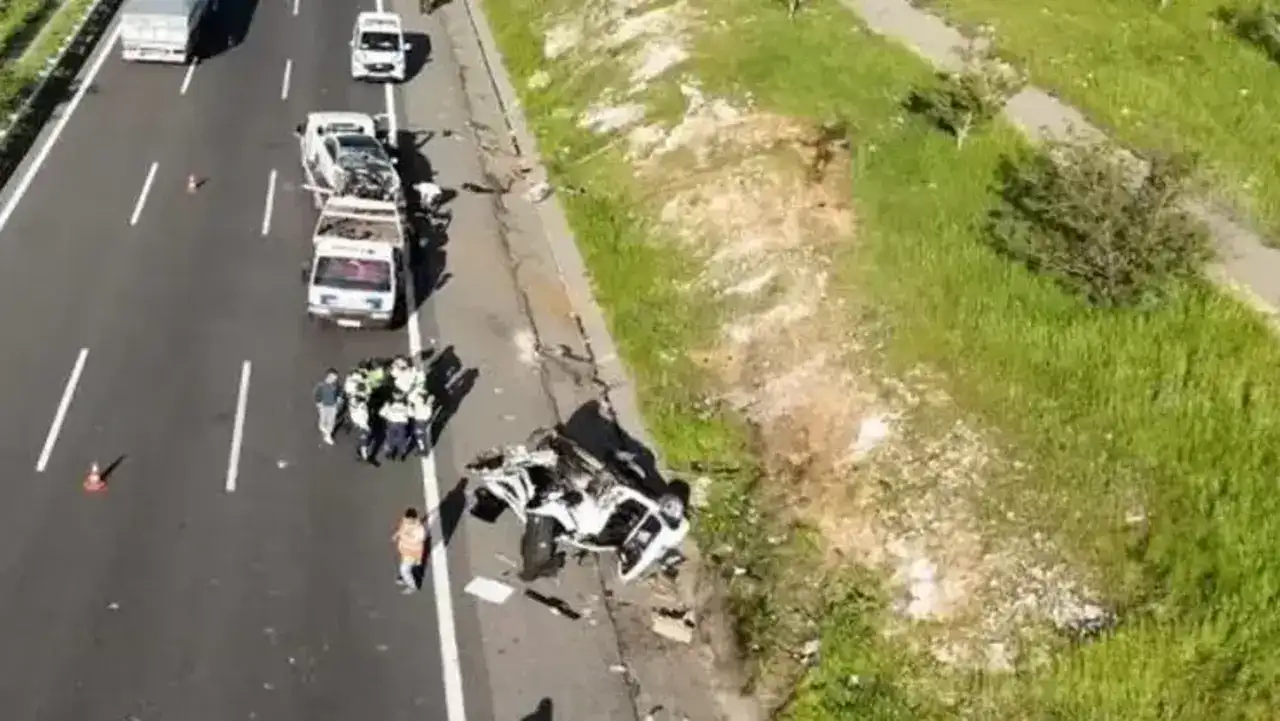 Şanlıurfa trafik kazası İki otomobil çarpıştı, 3 kişi öldü - TV de Bugün İnternet Haberleri