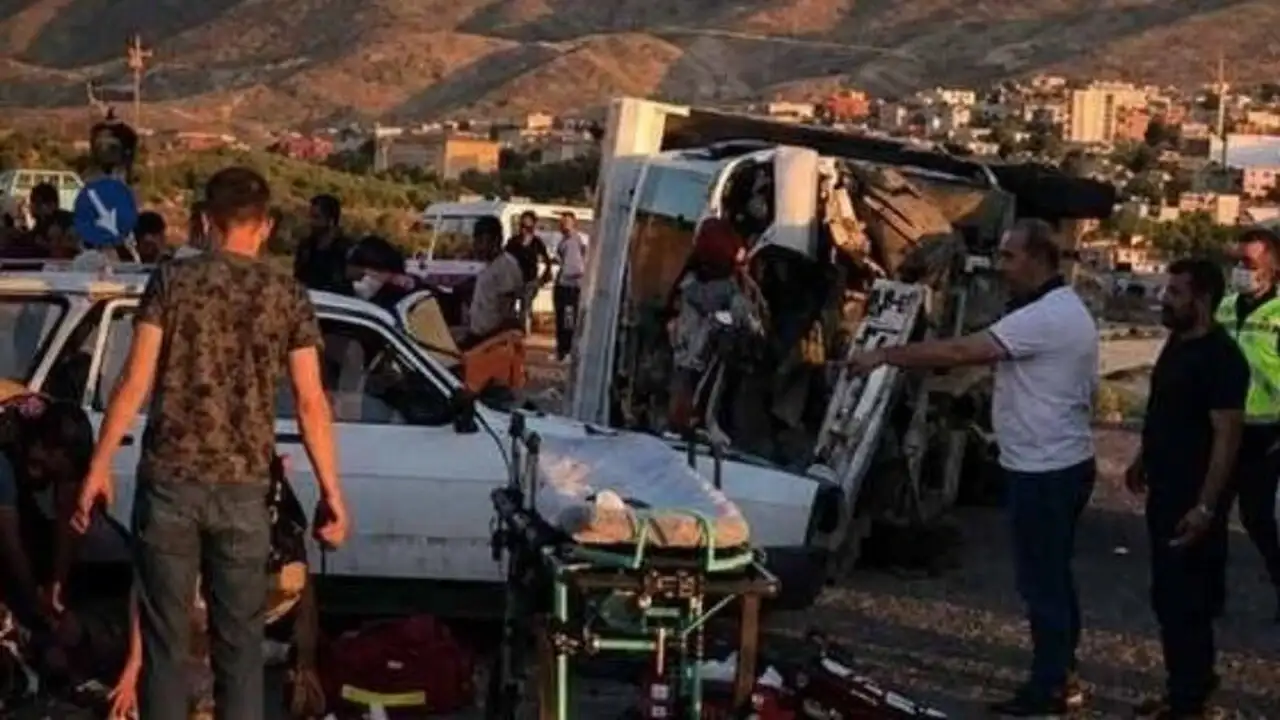 Siirt Kurtalan’da Trafik Kazası Faciası: 2 Ölü, 3 Ağır Yaralı - TV de Bugün İnternet Haberleri