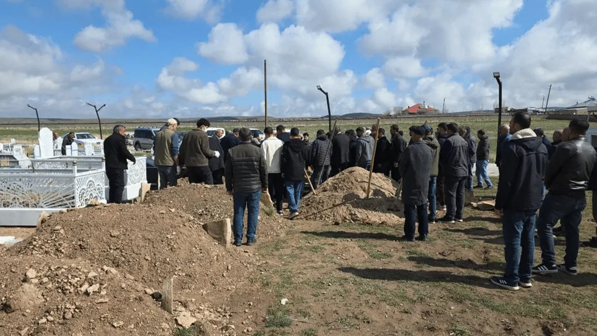 Van’da sokak köpeği dehşeti: 5 yaşındaki Hamza yaşamını yitirdi - TV de Bugün İnternet Haberleri