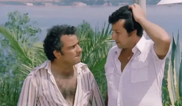 Sivri Akıllılar Filmi Nerede Çekildi? İşte Urla’nın Efsanevi Mekanı Nebioğlu Tatil Köyü!