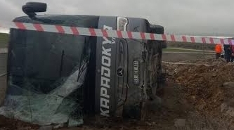 Aksaray’da yolcu otobüsü devrildi: Kazada 20 kişi yaralandı