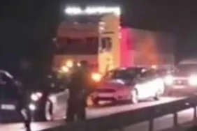 Erzurum Aşkale yolunda buzlanma nedeniyle zincirleme kaza oldu