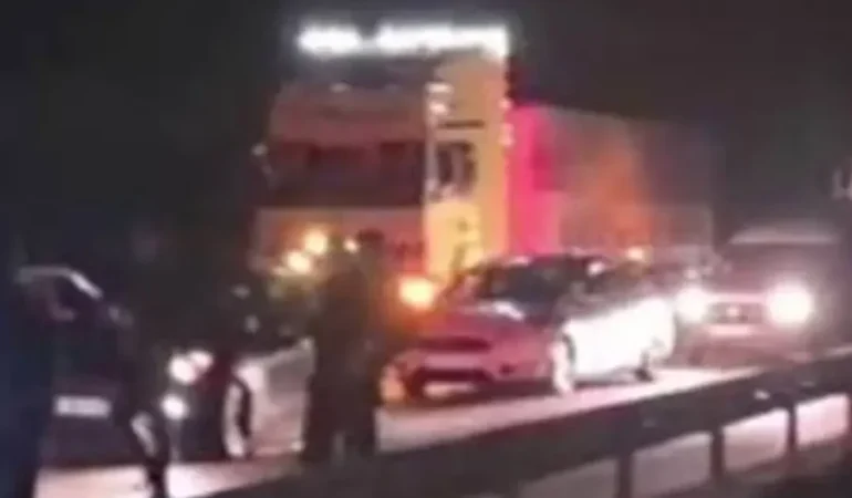 Erzurum Aşkale yolunda buzlanma nedeniyle zincirleme kaza oldu