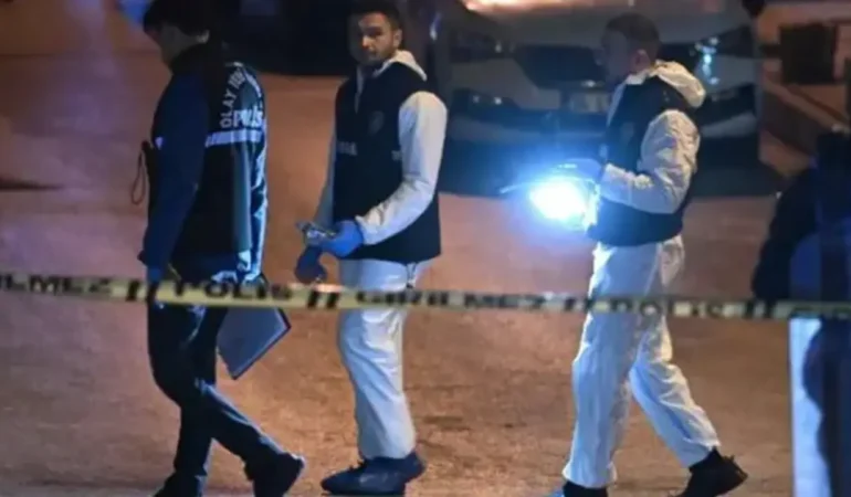 Küçükçekmece’de silahlı saldırı: İki yaralı, zanlı yakalandı