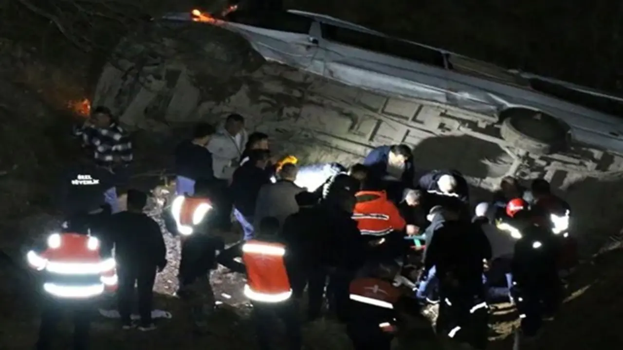 Hekimhan’da maden işçilerini taşıyan servis devrildi 2 ölü