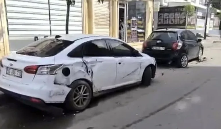 5 Araca Çarptı, Otomobilini Bırakıp Olay Yerinden Kaçtı