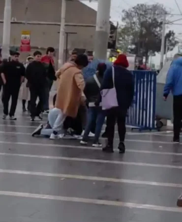 Bursa’da Engelli Şemsiye Satıcısına Kadınlardan Meydan Dayağı! - TV de Bugün İnternet Haberleri