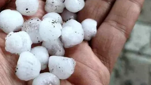 Demirci'de şiddetli dolu! Yağıştan Hangi Ürünler Nasıl Etkilendi?