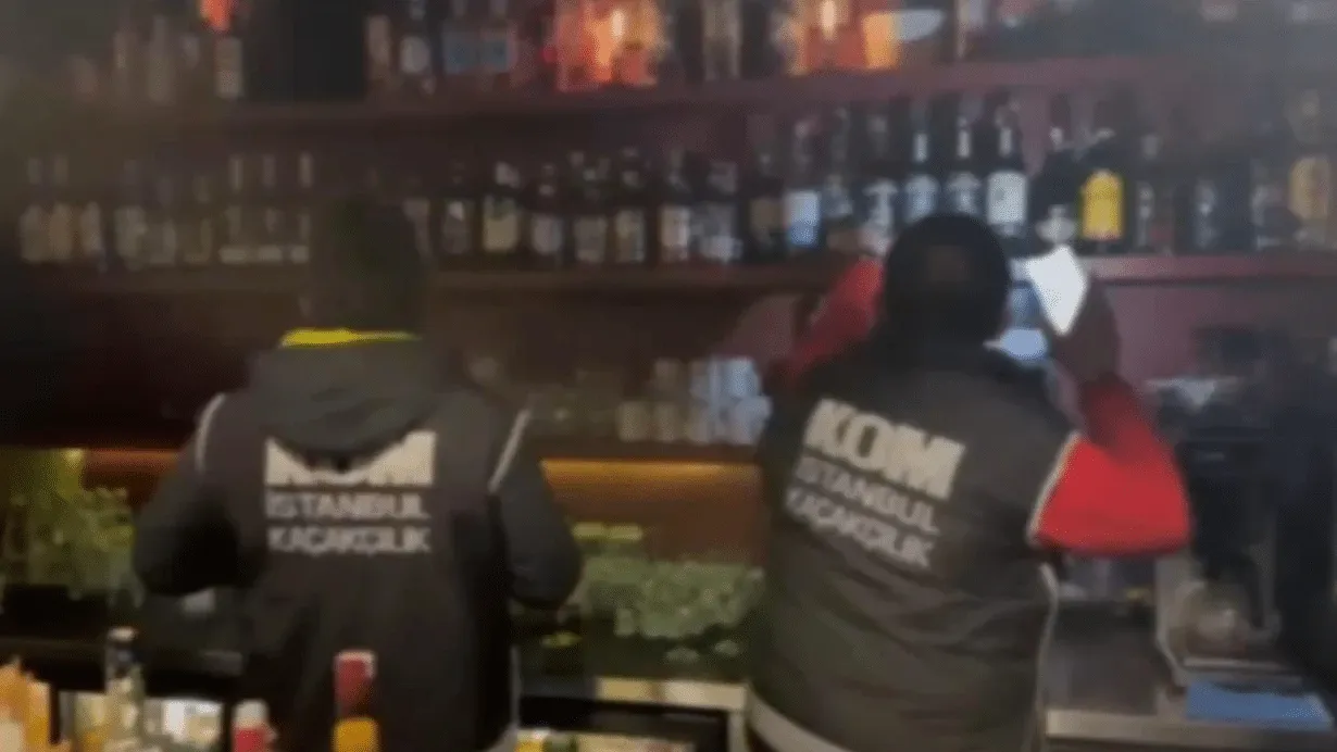 İstanbul’da Dev Kaçak Alkol Baskını: 2 Tonu Aşkın Ürün Ele Geçti - TV de Bugün İnternet Haberleri