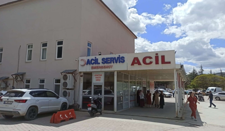 POLİS MEMURU EŞİNİ AYAKLARINDAN VURDU