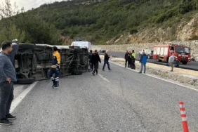 Kuşadası’nda Şiddetli Çarpışma: Otomobil ve Minibüs Kazasında 12 Yaralı - TV de Bugün İnternet Haberleri