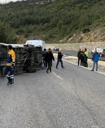 Kuşadası’nda Şiddetli Çarpışma: Otomobil ve Minibüs Kazasında 12 Yaralı - TV de Bugün İnternet Haberleri
