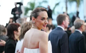 Seda-Bakan-Cannes-Film-Festivali8217nde-Kirmizi-Halinin-Yildizi-Oldu-featured