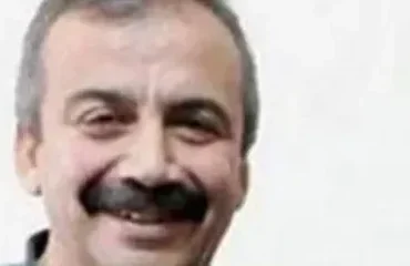 Sırrı Süreyya Önder Hakkındaki Zıt Yorumlar ve Tartışmalar - TV de Bugün İnternet Haberleri