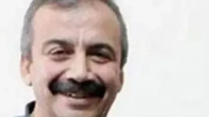 Sırrı Süreyya Önder Hakkındaki Zıt Yorumlar ve Tartışmalar