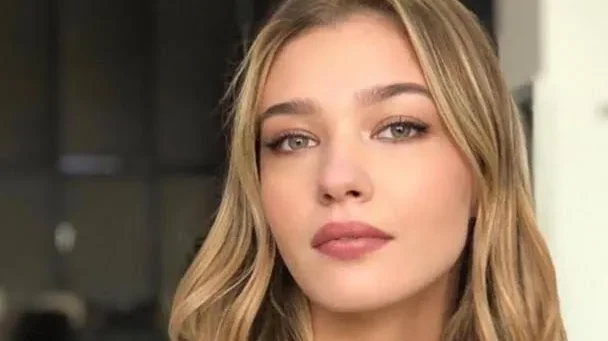 Melisa Döngel’in Enerjik Dansı İstanbul Gecelerine Damga Vurdu