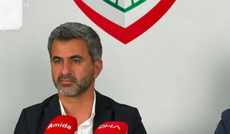 Süper Lig'in yeni ekibi Amedspor, Anderlecht'in eski teknik direktörü Besnik Hasi ile anlaşma sağladı. İşte dikkat çeken detaylar.