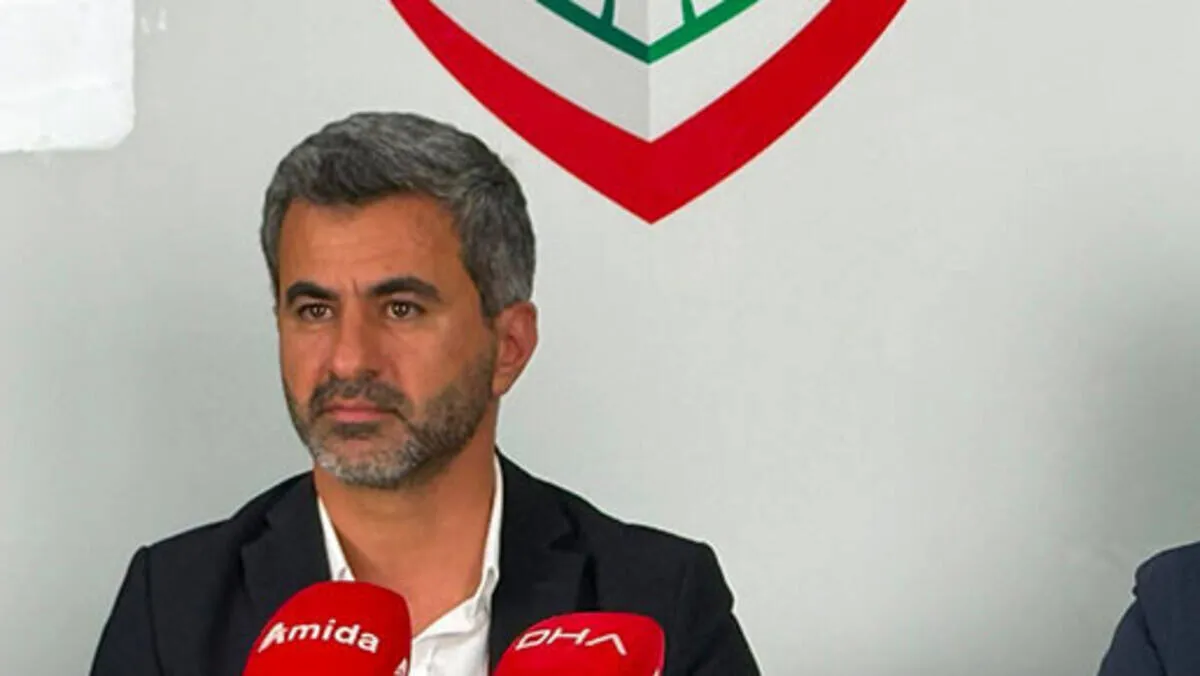 Süper Lig'in yeni ekibi Amedspor, Anderlecht'in eski teknik direktörü Besnik Hasi ile anlaşma sağladı. İşte dikkat çeken detaylar.