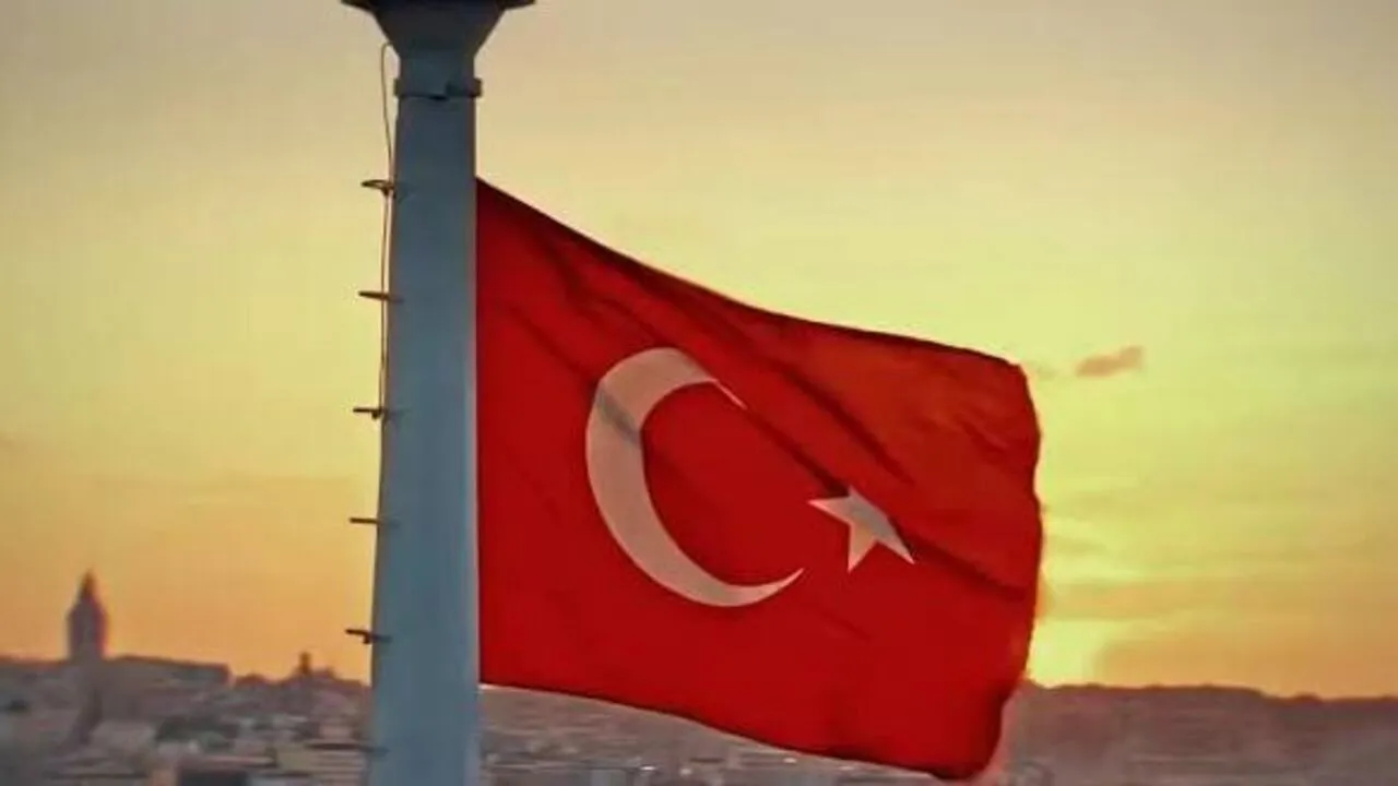 TÜRKİYE AYAKTA! 24 YIL SONRA BİR İLK: ERDOĞAN TALİMAT VERDİ, O ŞARKILI MESAJ DÜNYAYI SALLADI!
