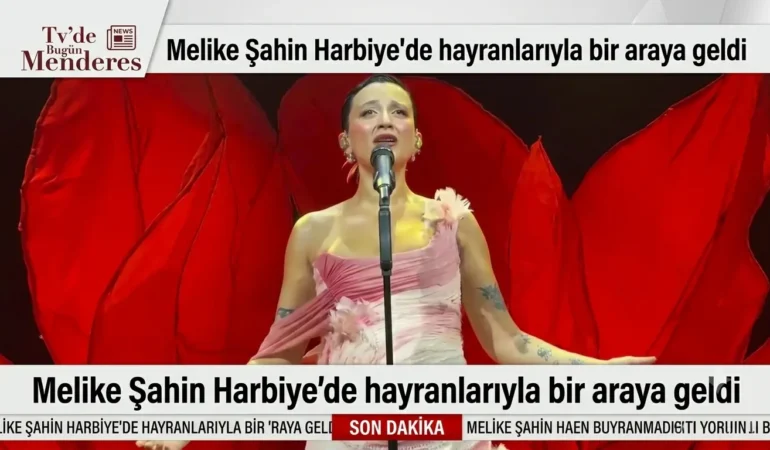 Melike Şahin Harbiye’de hayranlarıyla bir araya geldi