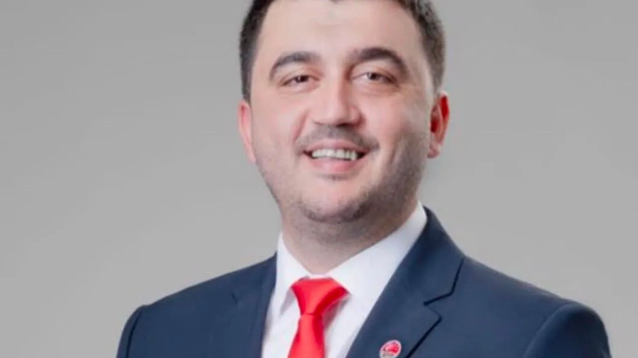 YENI-Parti8217den-Sirzat-Peker-aciklamasi-CHP8217den-istifa-etti-featured