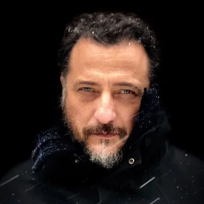 Yiğit Özşener, Düğün Şarkıcısı Filminde Muzaffer Rolünü Üstlendi 2 Yiğit Özşener, Düğün Şarkıcısı Filminde Muzaffer Rolünü Üstlendi